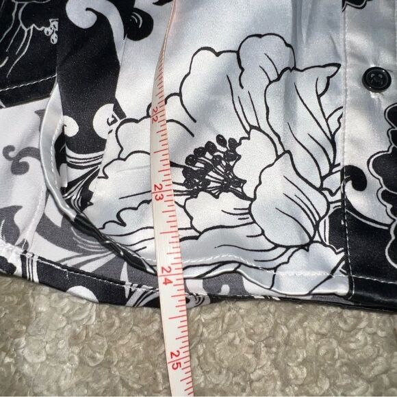 White House Black Market Women's Black and White Floral Top size 4 - Picture 5 of 6